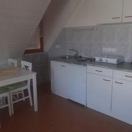 Lotti Ueduelohaz Appart hôtel Balatonalmádi